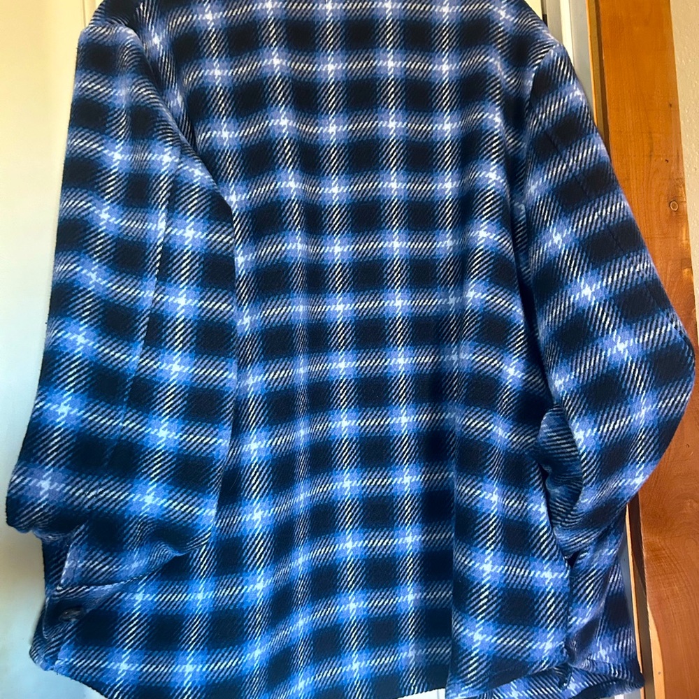 Shacket - Picture 4 of 10